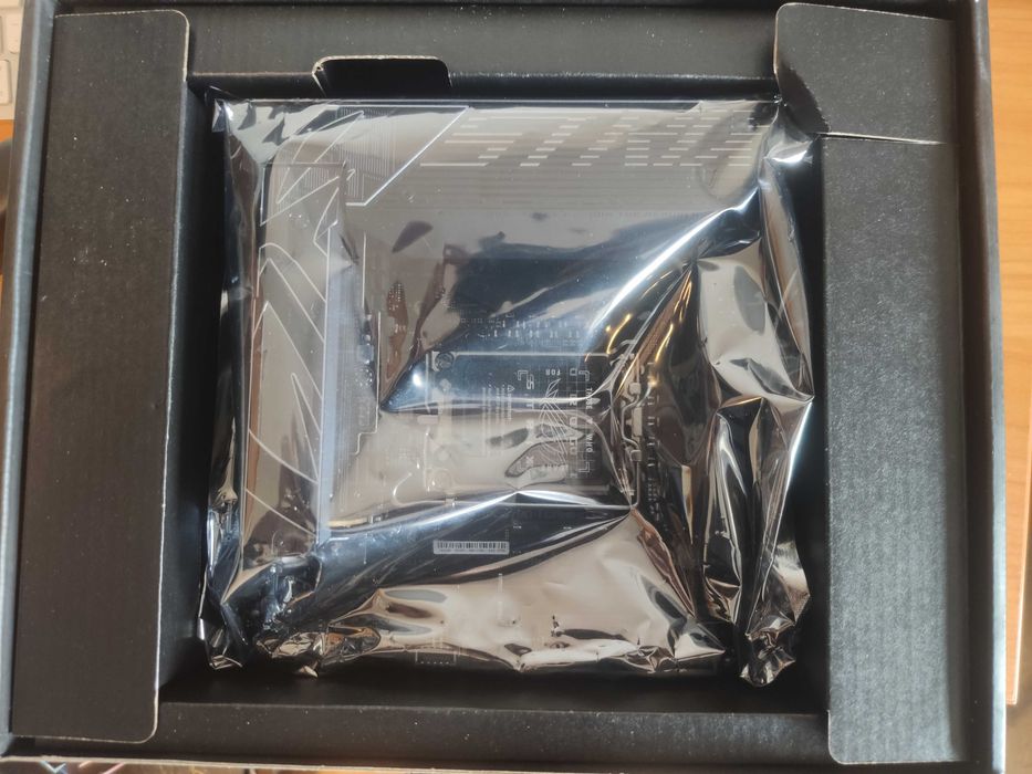 ASUS ROG Strix Z790-I Gaming WiFi + GARANTIE PANA IN 2027