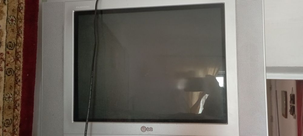 Телевизор LG б/у в хорошем состоянии