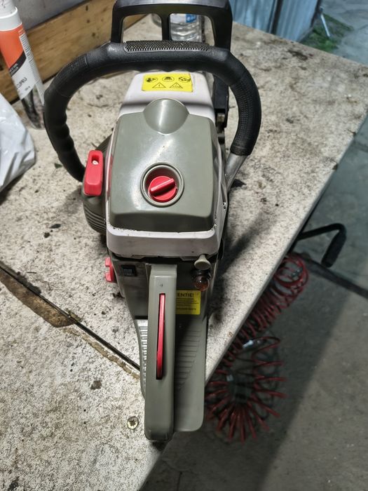 Drujba motofierastrau folosită puțin