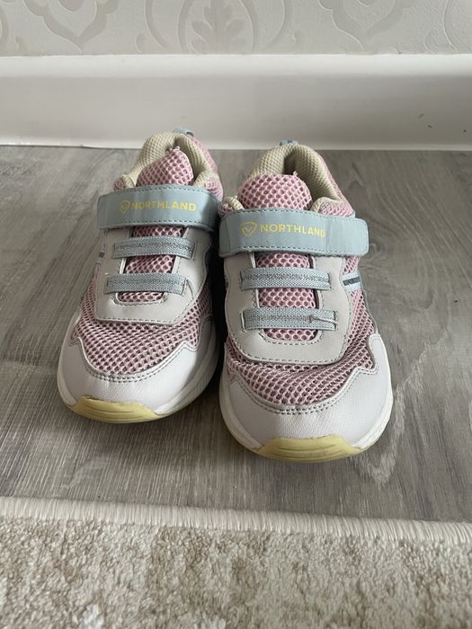 Кроссовки для девочки