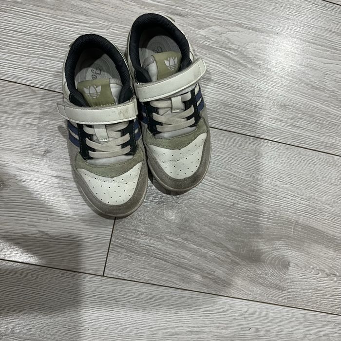 Кроссовки размер 28