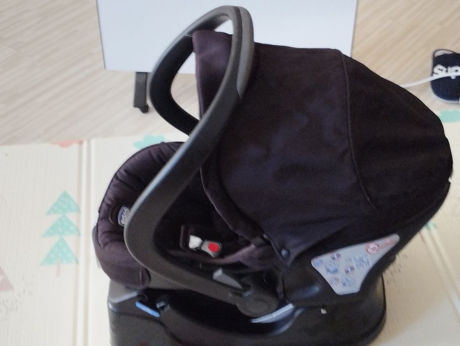 Бебешко столче на Chico за кола