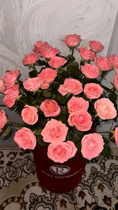 Свежие цветы,цена 20к,