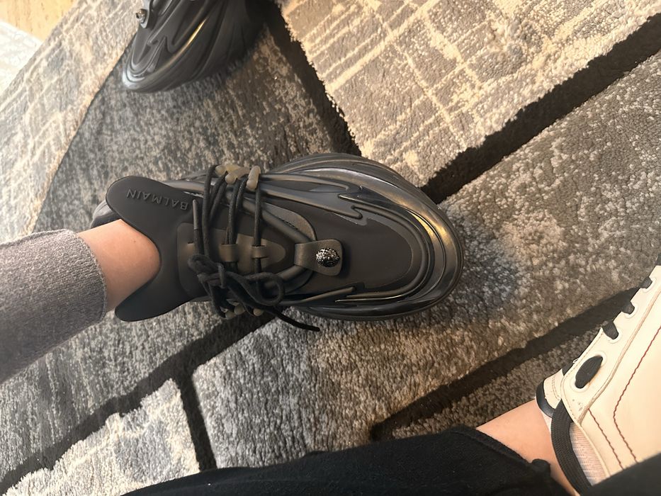 Adidasi Balmain originali certificat de garantie 9/10 purtati o singur