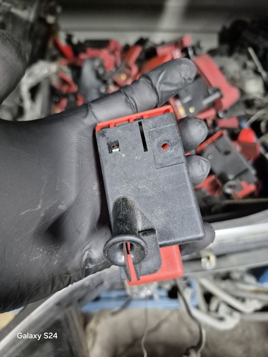 Ручка капота Mercedes