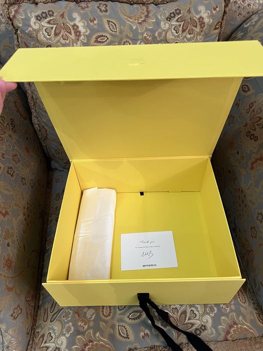 Продам коробки от MYTHERESA