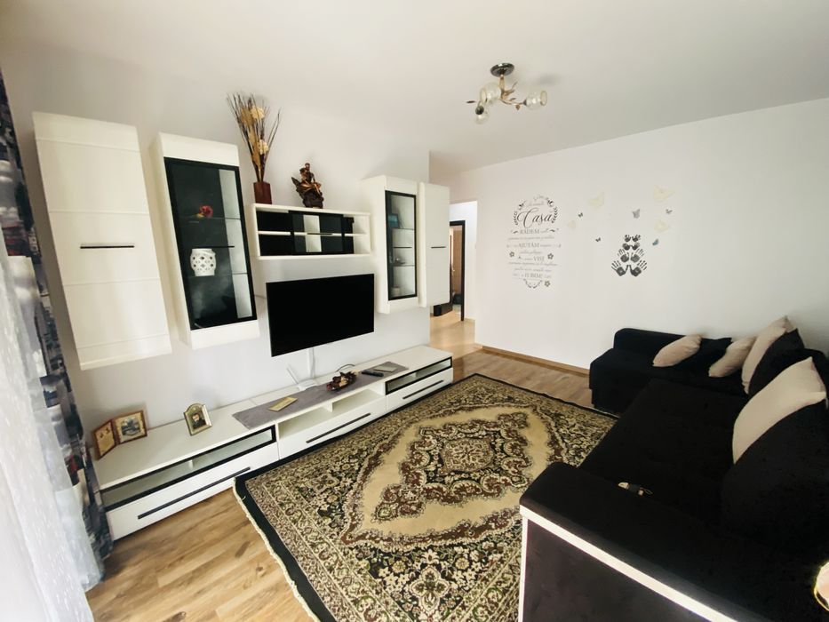 Vanzare apartament 3 camere+ Boxa