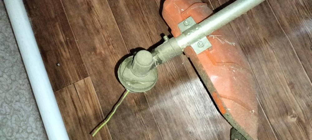 Продам триммер бензиновый