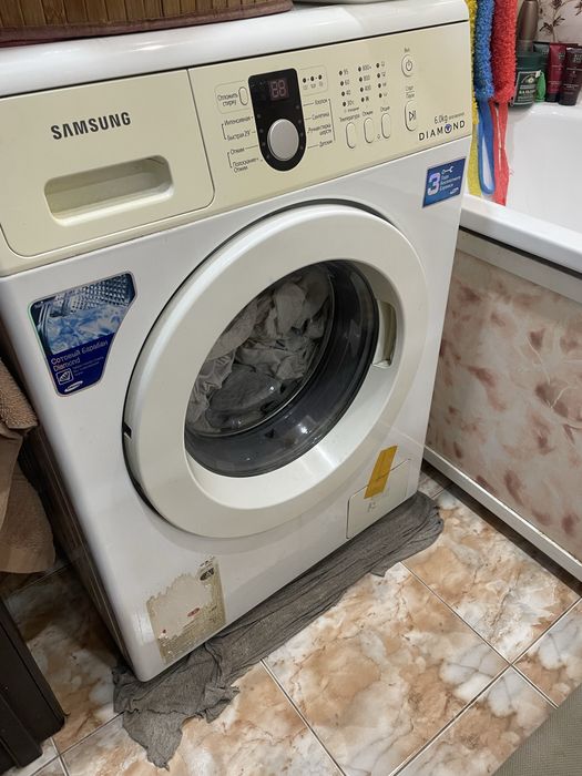 Продам стиральную машинуу