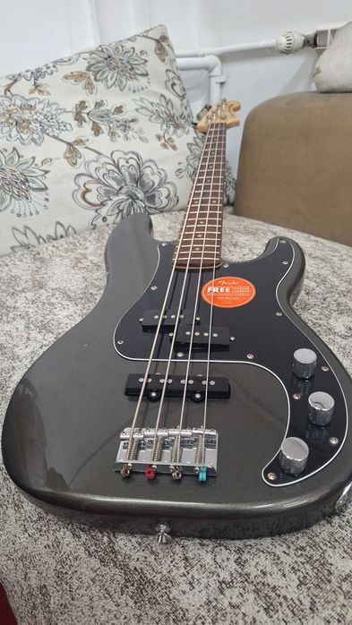 Продам Бас-гитару Squier Affinity Series Precision Bass PJ