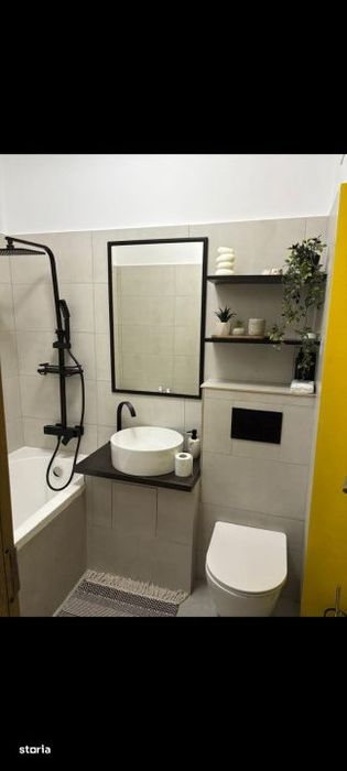 Apartament de 2 camere cu balcon si loc de parcare .