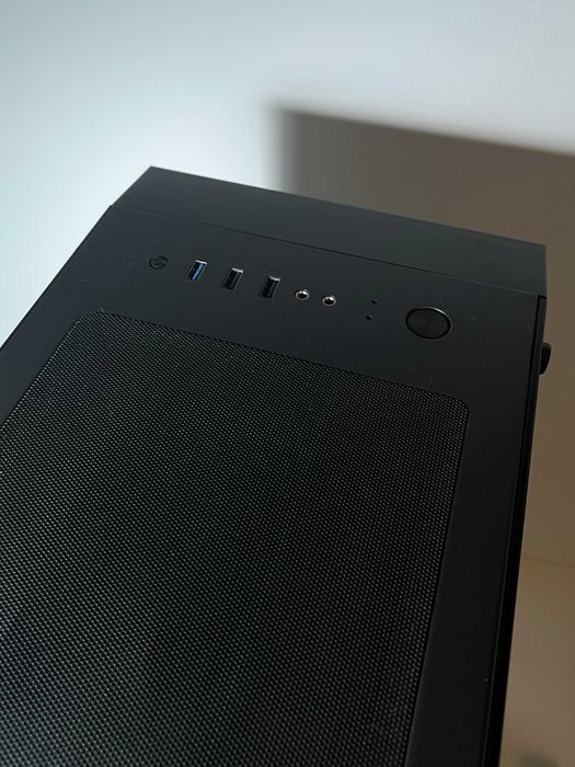 Sistem Desktop PC , procesor Intel Core i7-10700KF, 32GB memorie RAM, SSD 480GB + HDD 1TB, placă video NVIDIA GeForce RTX 3060 12GB