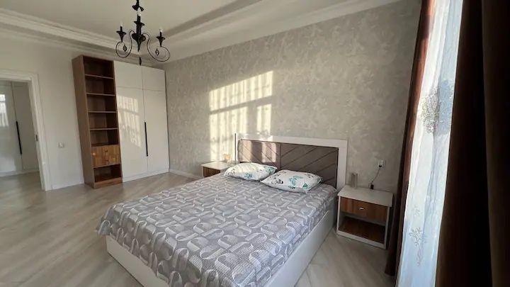 Сдается 2 ком квартира посуточно на батысе