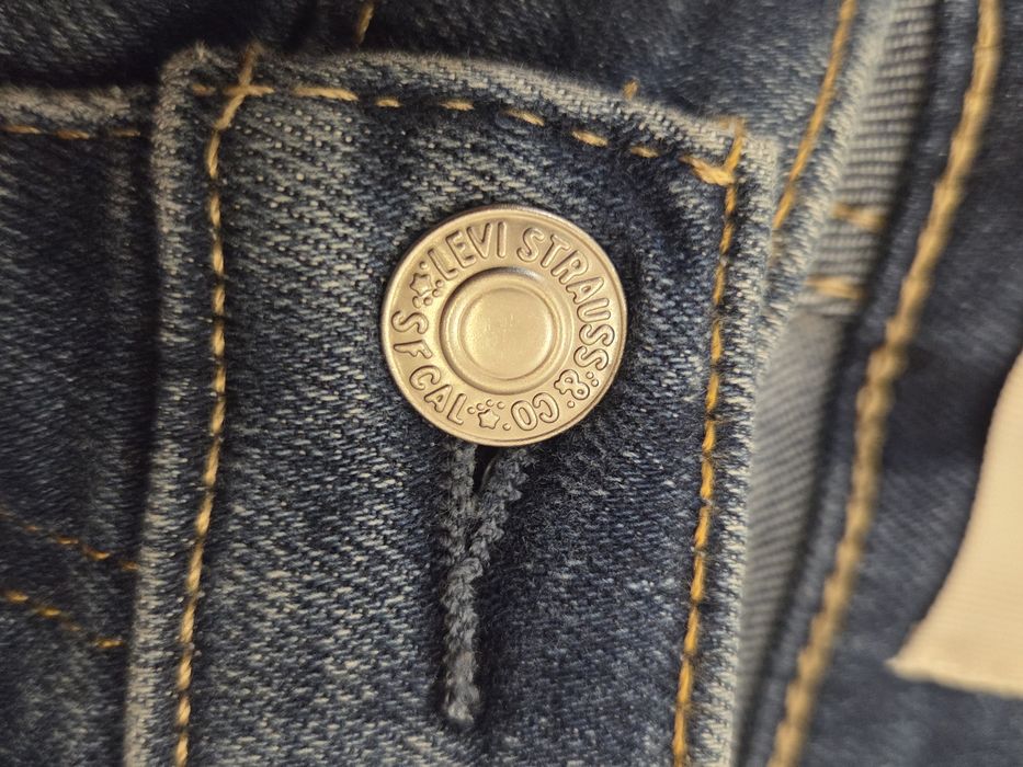Levis loose taper