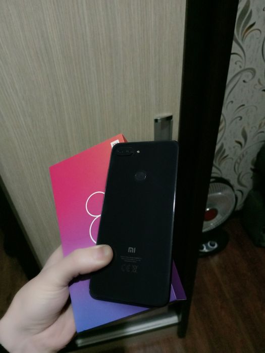 Срочно! Mi 8 6Gb/128Gb Black свой.