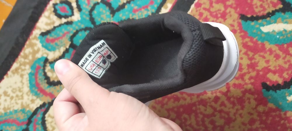 Продам кроссовки