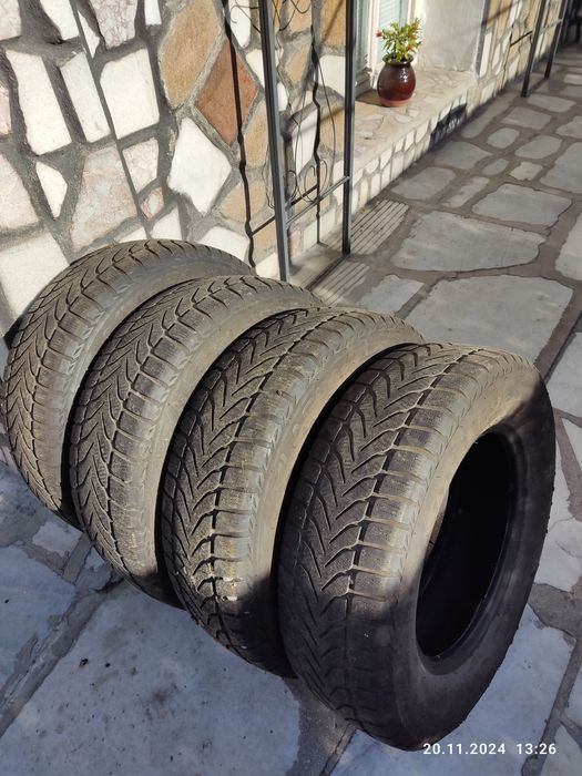 Комплект зимни гуми употребявани