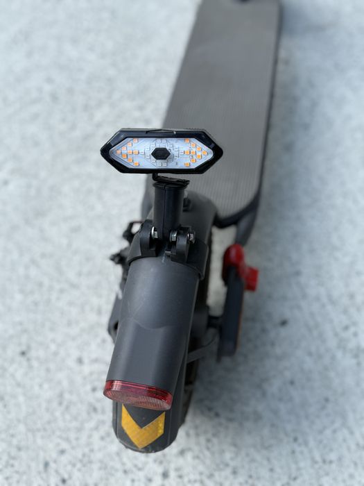 Trotinetă electrică Xiaomi 4 Lite – 25 km/h, aproape impecabilă