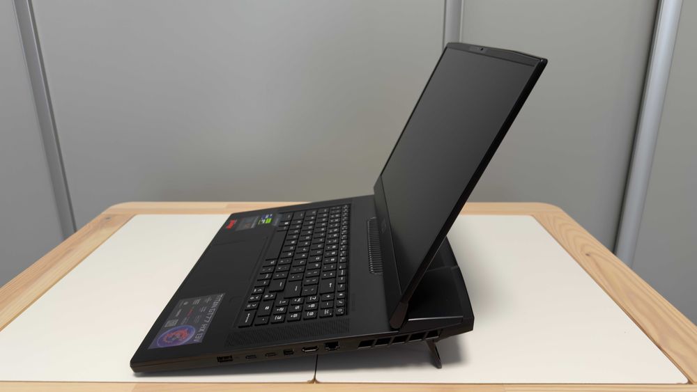 Laptop Gaming MSI Titan GT77HX 13VI (128 Gb RAM, Wi-Fi 7, 6 Tb SSD)