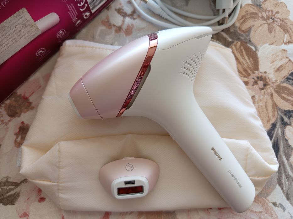 Фотоепилатор със SenseIQ Philips Lumea IPL 8000