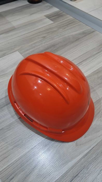 работна каска ,оранжева