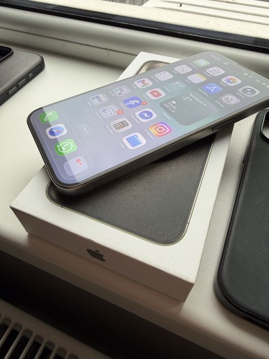 iPhone 15 Pro Max 265gb + 2 huse originale
