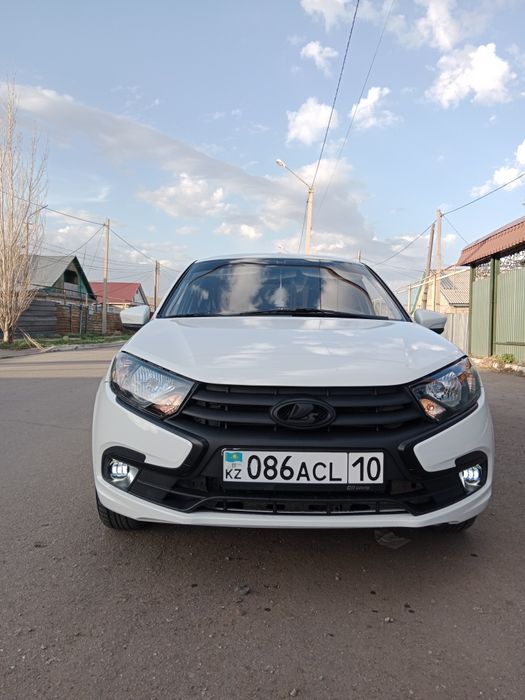 Продам Лада Гранта рестайлинг 2012год