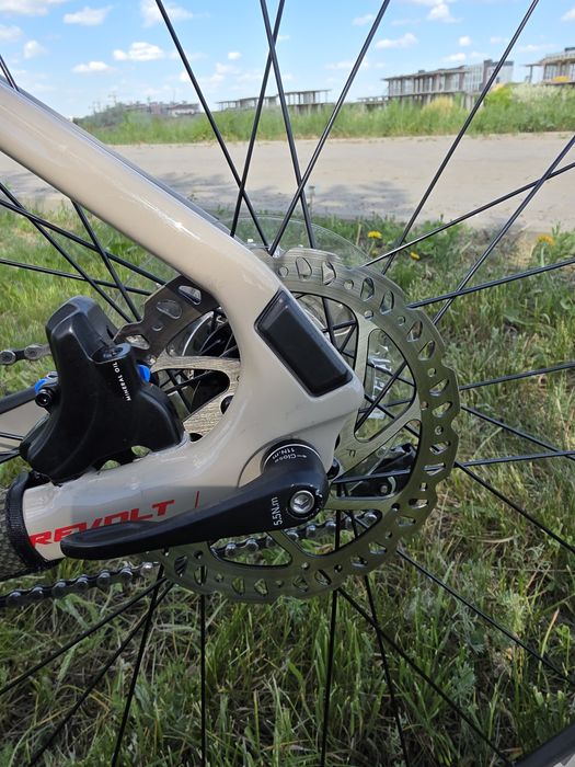 Велосипед карбоновый Giant Revolt Advanced 3