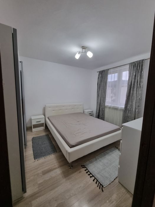 Închiriez apartament cu 2 camere