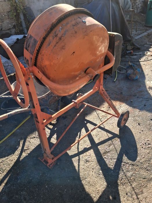 СПЕШНО Бетонобъркачка KraftDele 1250w 180l