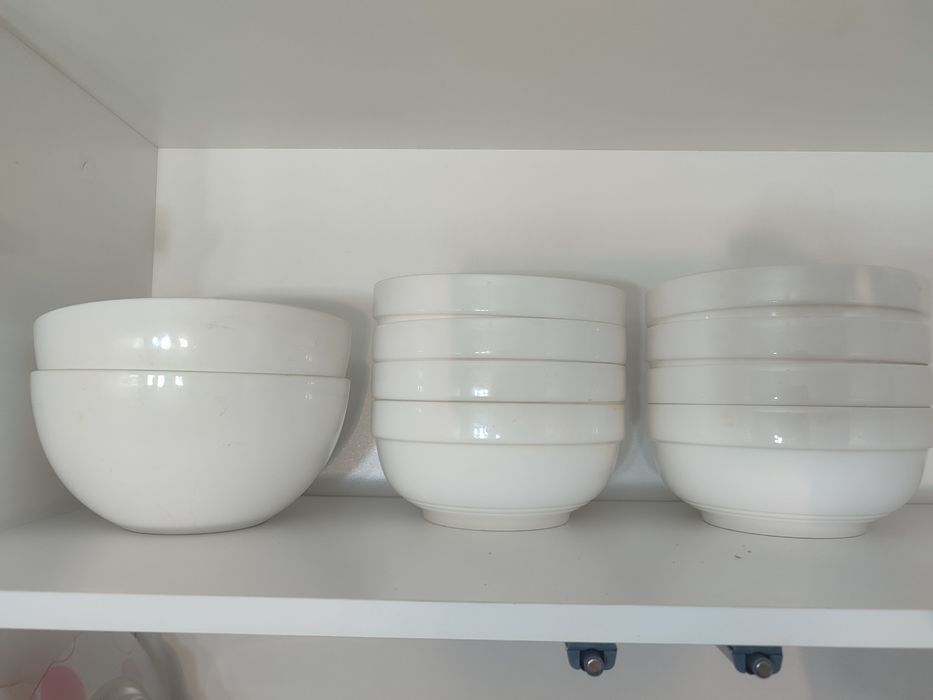 Разные посуды для гостей