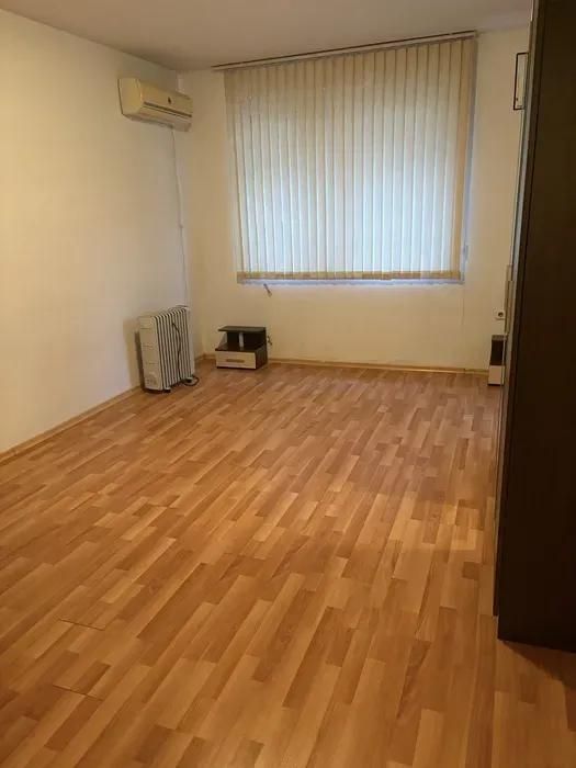 Дава се под наем Многостаен апартамент в Пловдив, Младежки Хълм - 220 кв.м за 1100 € - Снимка #8