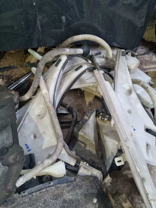 Казанче за чистачки стъкломиещо помпичка бмв bmw е90 е91 е92 e90