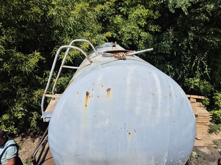 Продам бочку 10 кубов.