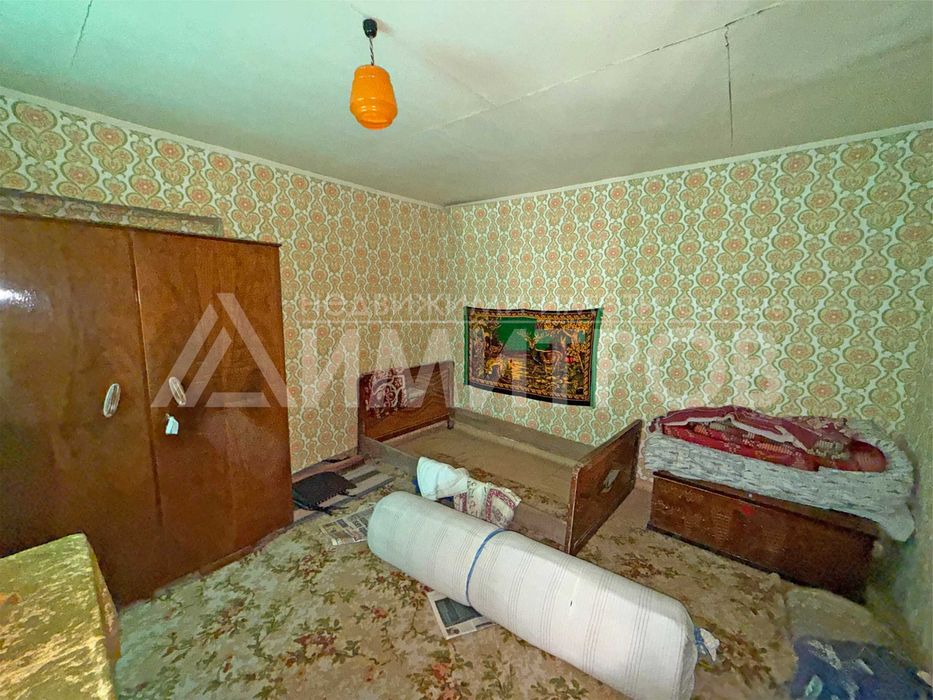 Продава автентична селска къща с кладенец в с. Памукчии, общ. Нови пазар (обл. Шумен).