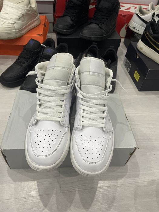 Jordan 1 mid tripple white