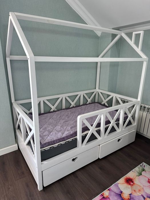 Детская кровать домик