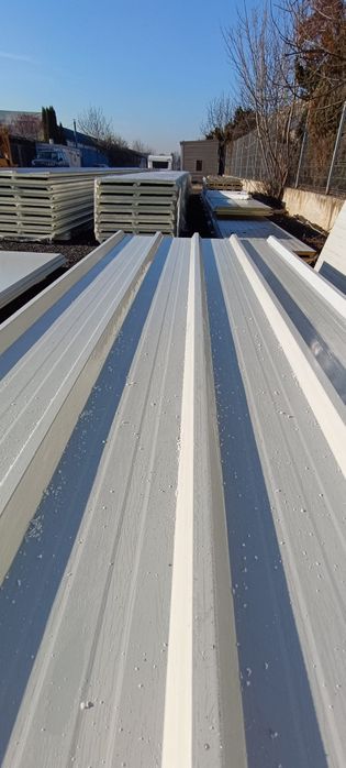 Depozit panouri sandwich termoizolante,constructii,containere,hale,etc