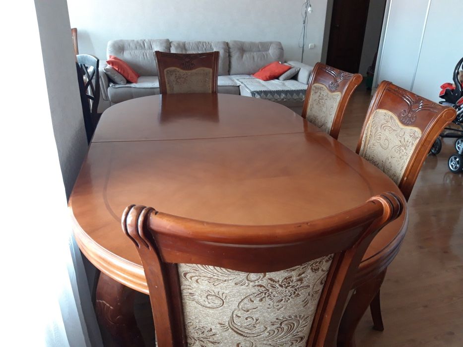 Продам стол гостиный и 8 стульев