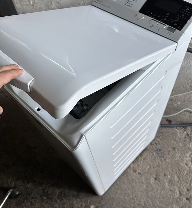 Пералня AEG с горно зареждане