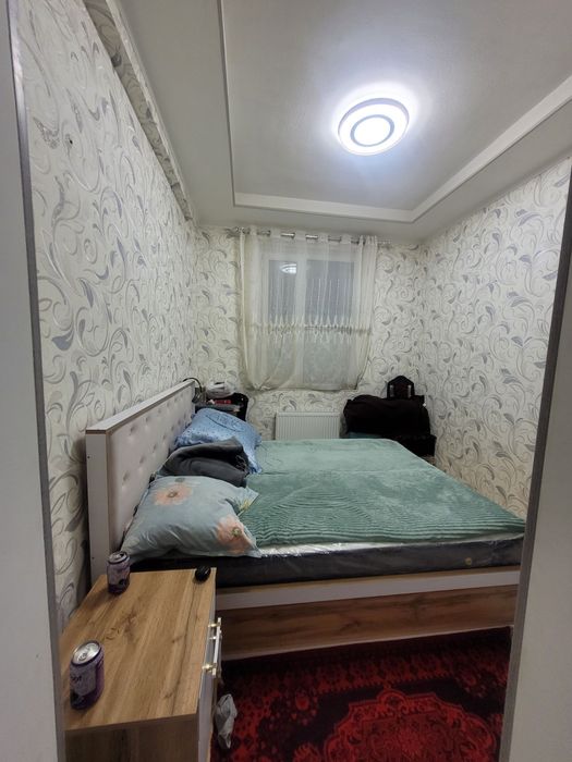 Срочно сотилади чирчик 10/мек район 4 хона карвон бозор рупараси