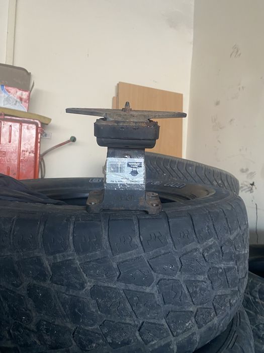 Подушка мотора на Лексус