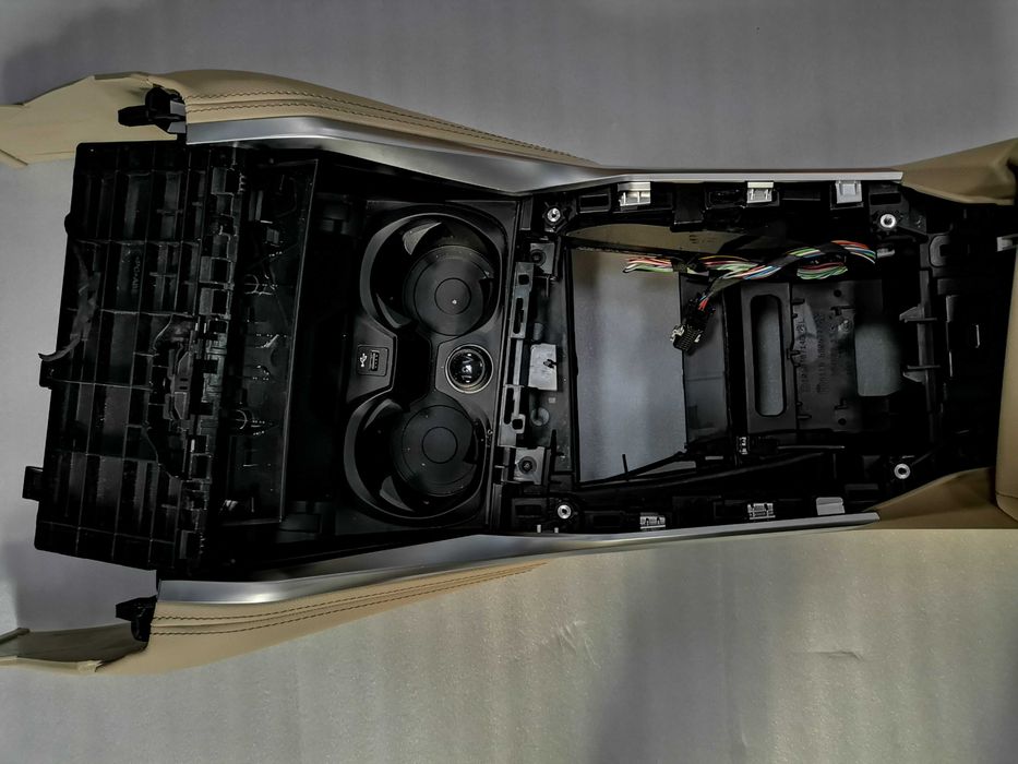 Централна Конзола BMW G20 G21 G22 G23 CANBERRABEIGE - B136