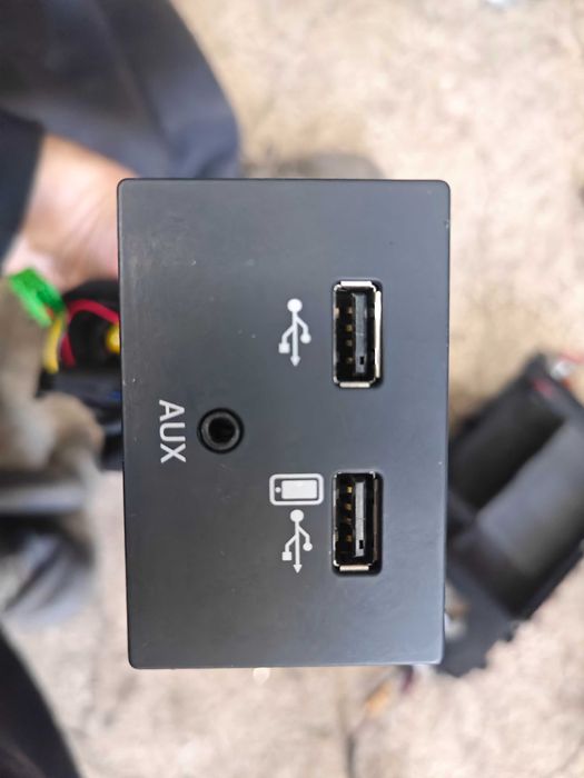 USB порт и Wireless Charger Безжично зарядно Audi A6 A7 4G C7 комплект