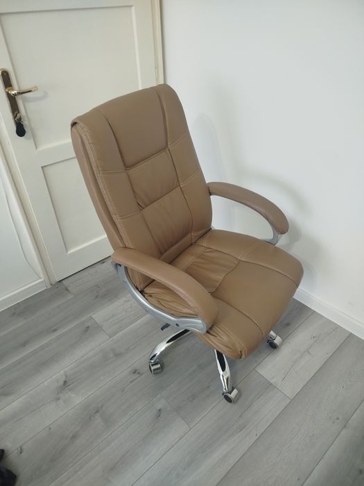 Подарък още едно бюро същия дизайн   Офис обурудване  и президентски с