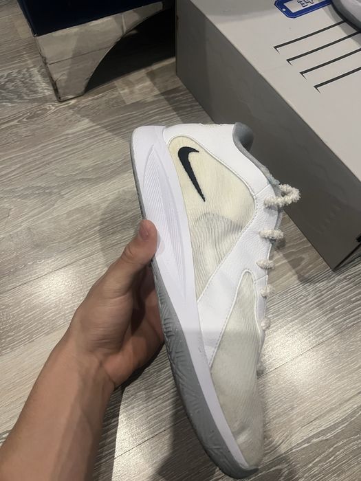 Nike basketball shoes Guanis Zoom Freak 6