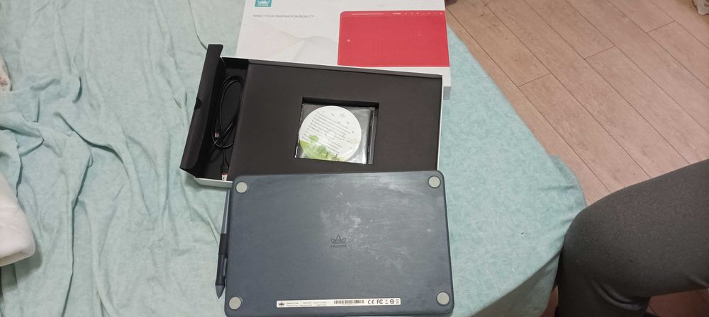 Продам графический планшет Huion HS611