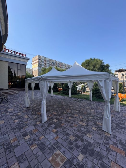 Стол стулья посуда