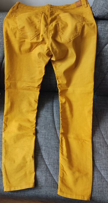 Blugi Stradivarius damă.