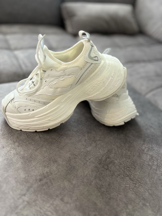 Кроссовки белые новые унисекс